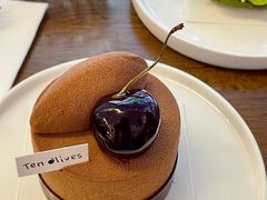 酸樱桃巧克力慕斯-Ten Olives甜点