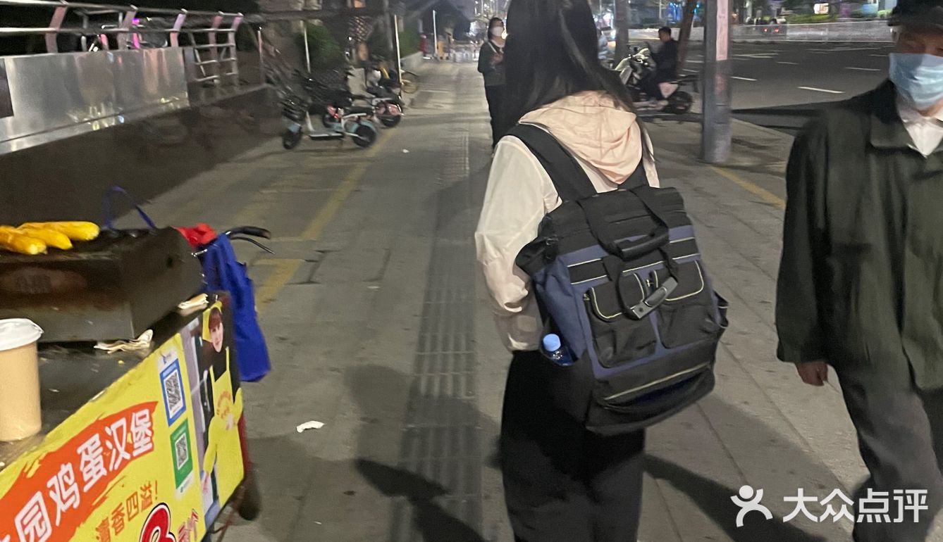 超级nice的老板做的最好吃的鸡蛋汉堡