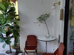 -彳亍咖啡·这里(水湾路店)