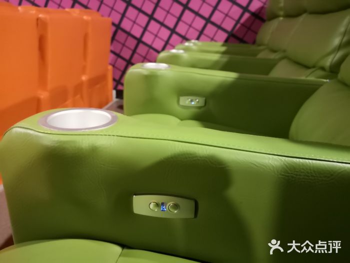 至潮影城(厦禾路美仁广场店)座椅图片