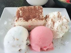 -莓园冰淇淋店