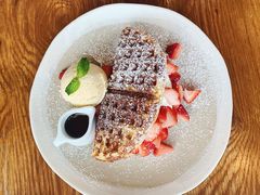 草莓松饼-ROAST coffee & eatery