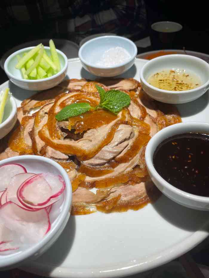 额娘春饼·烤鸭(北国店)-"下雨逛北国逛到饭点也不知道吃啥,小放牛排.