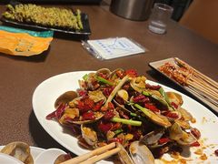 -曼听小寨海鲜烧烤·大连辣炒大王(盖州街店)