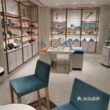 本来想去吃资生堂的下午茶,但是满员 在三越的免税店层