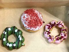 草莓风味夹心多拿滋-Tims天好咖啡·贝果(星展店)