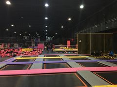 -嘿哟动霸CHUA·新潮玩运动娱乐中心·蹦床滑冰团建乐园