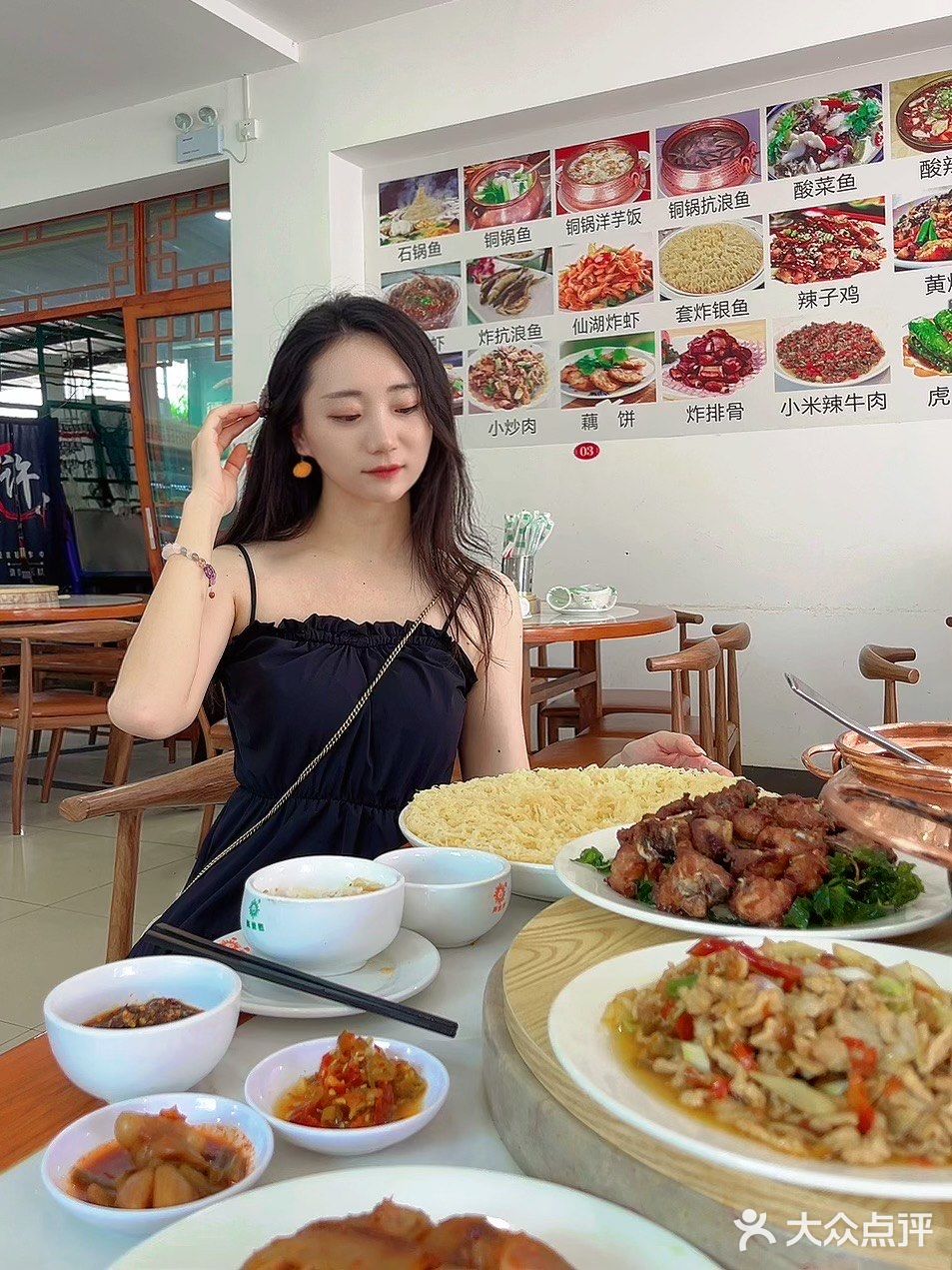 抚仙湖海边吃鱼👉