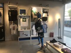 -阿迪达斯(武林银泰三叶草店)