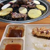 装修风格很好看，店里周末人还挺多的 服务态度