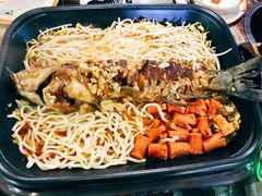 -川渝窈妹纸包鱼·齐齐哈尔烤肉