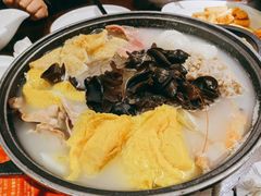 传统三鲜砂锅-米家小馆(新华店)