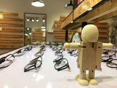 -罗伯特眼镜·蔡司官方授权(罗湖国贸店)