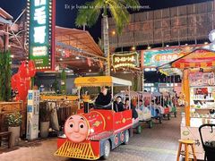 -三亚火车头万人海鲜广场