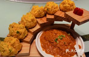 Flower-cut Slices with Red Head Shrimp Paste