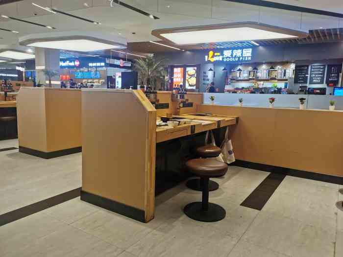 位置在正弘城八楼好多饭店集合的那个圈子里面往里面走