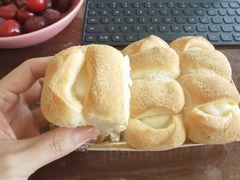 豆乳云朵小白-风车面包