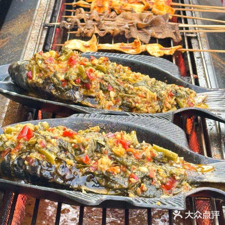 成都烧烤。。。夜市小摊确实很🐮！味道👍🏻