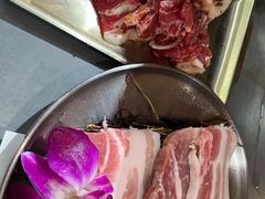 -围炉肉舍•炭烤活鳗•丹东海鲜烤肉(步行街店)
