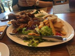 -Chom Cafe and Restaurant