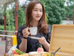 -百灵希尔顿逸林酒店大堂吧