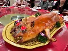 鸿运妙龄乳猪-中山国际酒店中餐厅