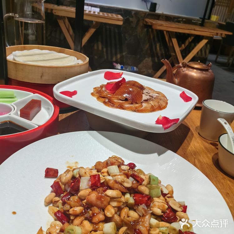 壹零捌道，比较有商务风格的北京菜。