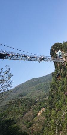 五龙潭-"山不太高,所以玻璃桥也没有很高.但是上去."-大众点评移动版