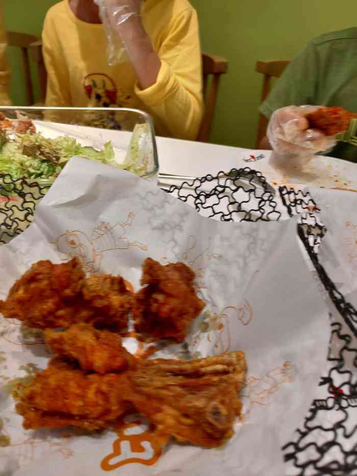 twoowt炸鸡(汇一城店)-"和朋友馋到不行就跑来吃炸鸡了!炸鸡还可以.