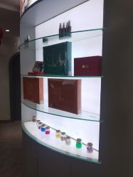 -LESSMORE科技头皮理容中心