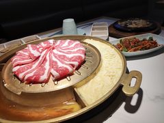 芝士锅底-猪啊牛呀羊啊铜盘烤肉(正大广场店)