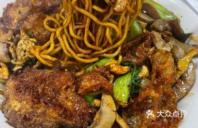 Pig's Skin and Pork Shreds Stir-Fried Noodles with Kidneys