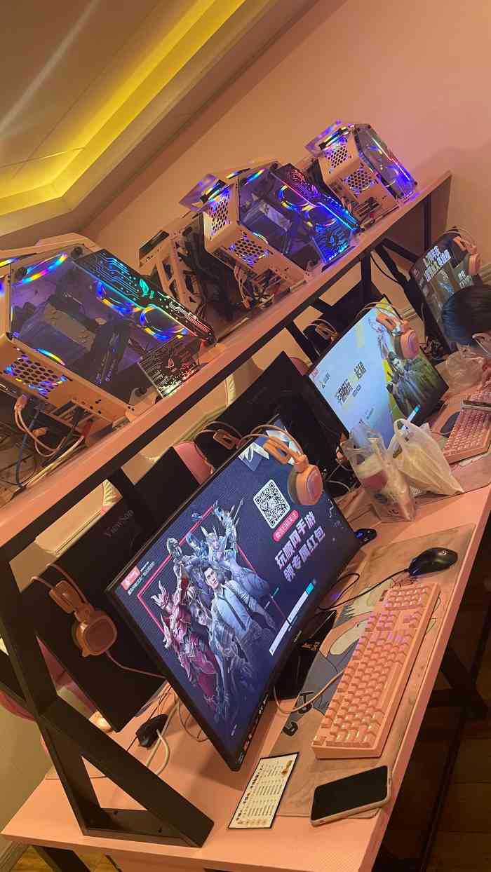 魔兔网咖(宝龙广场店)-"看附近网吧,就这个比较高星,想着来上个网.