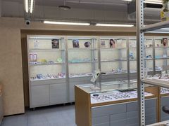 -无奔眼镜·蔡司·依视路授权店(朝阳大悦城店)