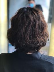 -一東造型烫发染发