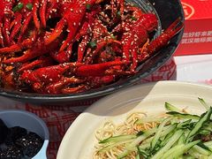 -肥肥虾庄·金牌油焖大虾(汉街SKP店)