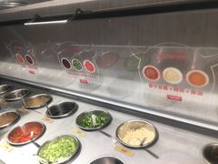 自助调料区-左庭右院鲜牛肉火锅(浦江欢乐颂店)