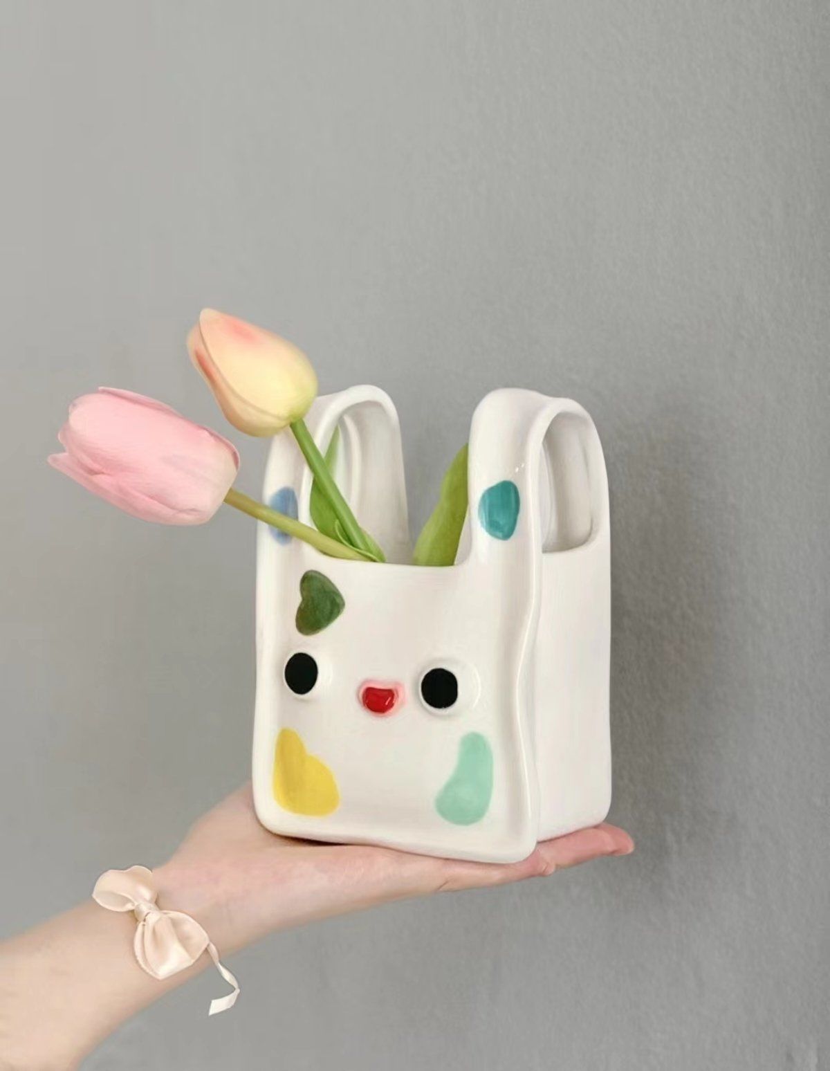 塑料袋造型的花瓶你见过没