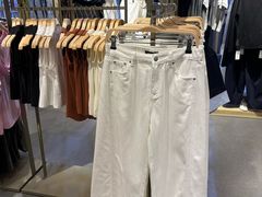 -URBAN REVIVO(济南领秀城贵和购物中心店)