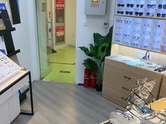 -天空之镜眼镜店蔡司依视路配镜授权零售店(望京颐堤港店)
