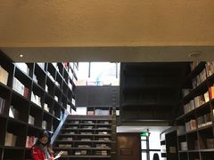 -钟书阁(松江泰晤士小镇店)