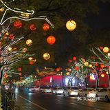 一边吃饭一边欣赏舞蹈，不香吗[胜利]