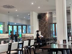 -Chom Cafe and Restaurant