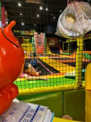 -蹦蹦跳跳(新奥购物中心店)