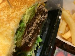 -The Habit Burger Grill 哈比特汉堡(复兴soho店)