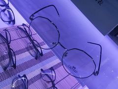 -提一眼镜·蔡司·依视路(小寨店)