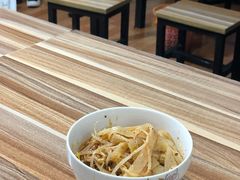 擀面皮-老字号杨坡红油米线腊汁肉夹馍(东四道巷店)