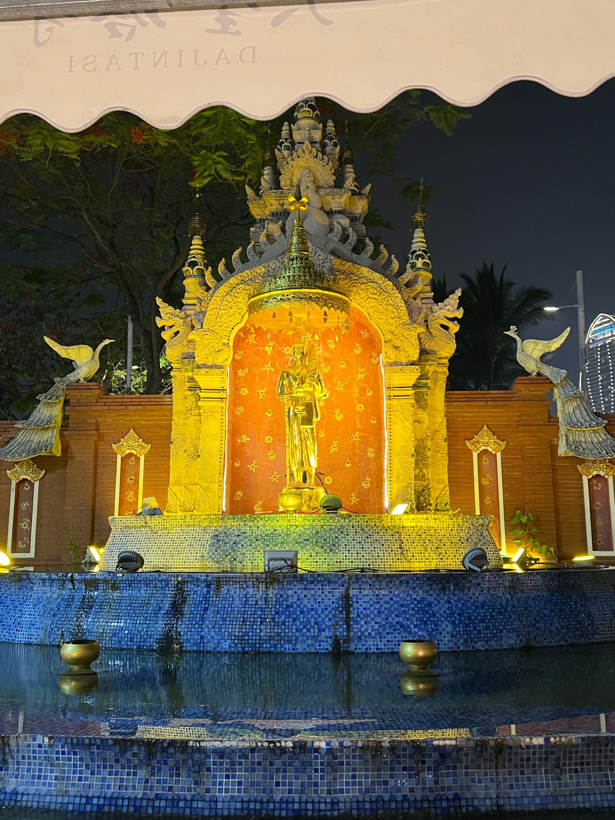 西双版纳必去景点——景洪大金塔