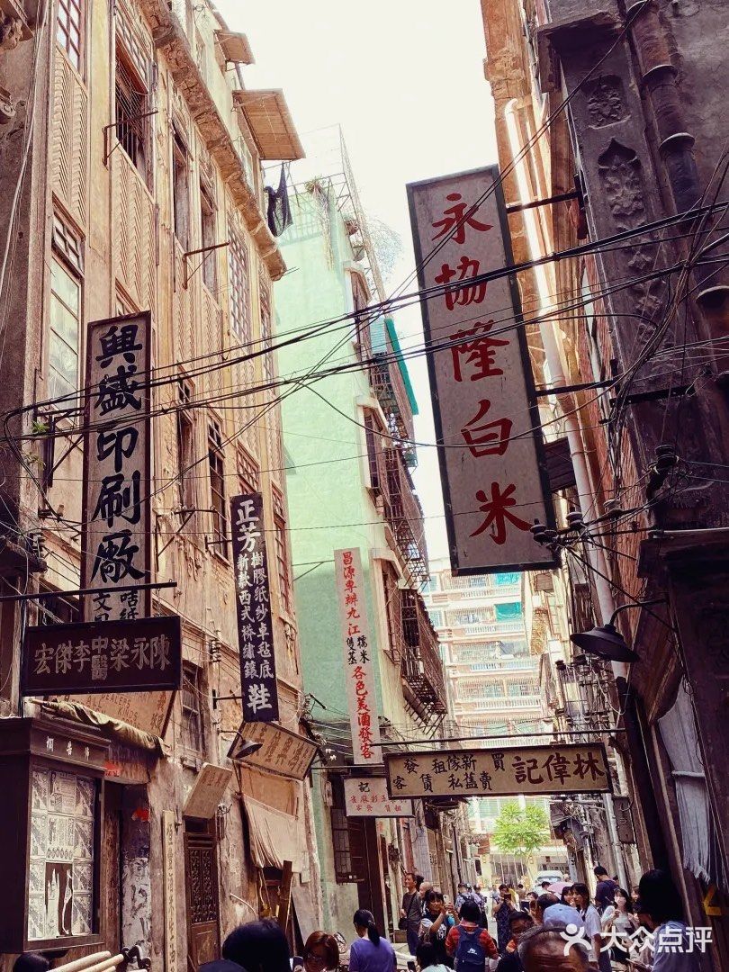 网红万安街打卡——暴风陈伟霆[亲亲]