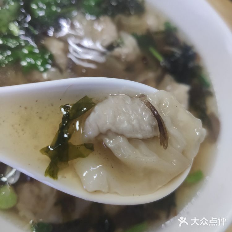 今天尝了最正宗的生煎包